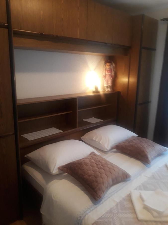 Apartman Lana Kijevo Extérieur photo