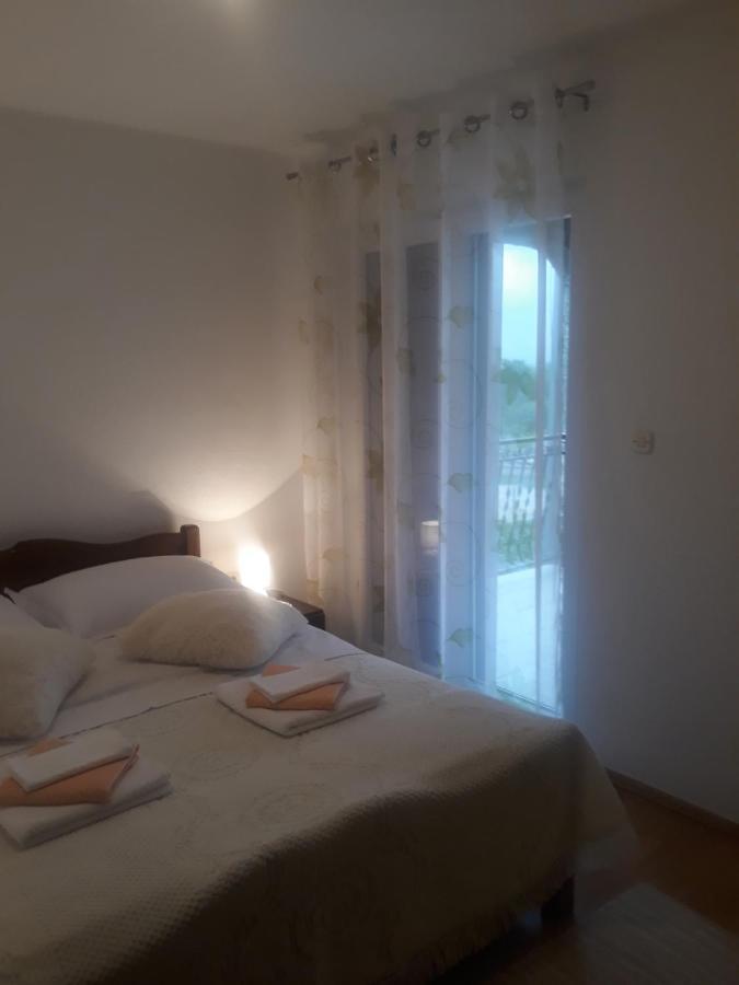 Apartman Lana Kijevo Extérieur photo